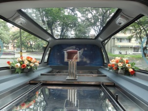 Servicios funerarios en Medellin Colombia con la carroza Joshua Sma Funeraria Betancur